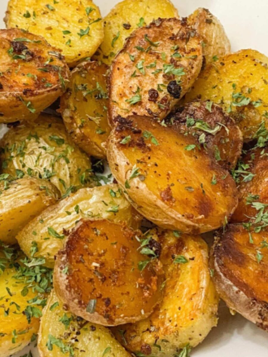 Crispy Garlic Roasted Potatoes